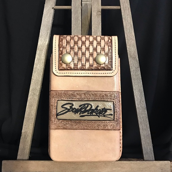 Leather Handmade Tooled Cellphone Carrier with Clip for Belt or Waistband - Picture 1 of 4